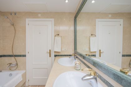 a0f1c5f1e1fb41e5c5b8586714e03452 - 27