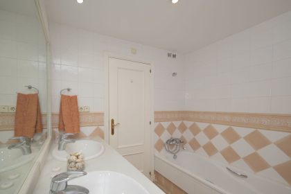 a0f1c5f1e1fb41e5c5b8586714e03452 - 29