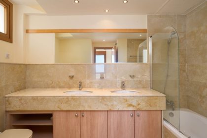 a219a07cee15803cfcd5a3142fc82d2e - 13