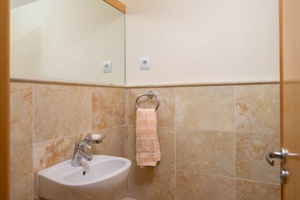 a219a07cee15803cfcd5a3142fc82d2e - 19