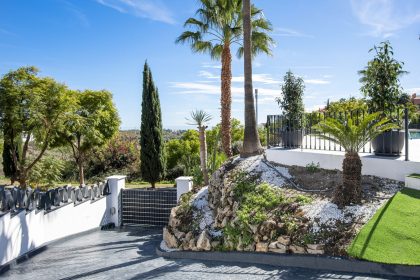 a232bafea6d8321de8e5b79ccfe473fd - 70