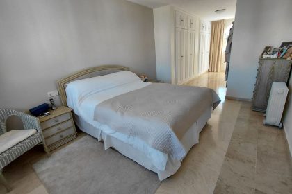 a2e57dba4b2a48e7cba61ea5f44b1265 - 18