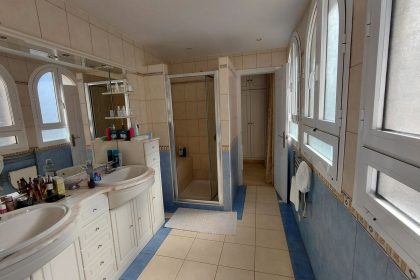 a2e57dba4b2a48e7cba61ea5f44b1265 - 26