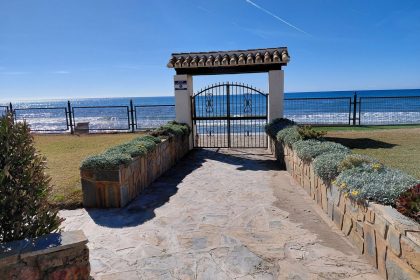 a2e57dba4b2a48e7cba61ea5f44b1265 - 33