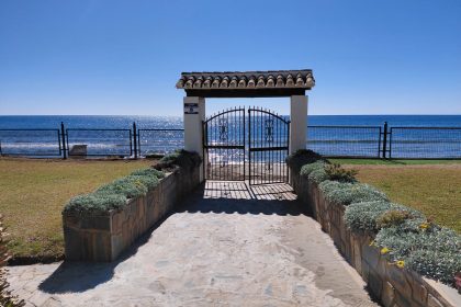 a2e57dba4b2a48e7cba61ea5f44b1265 - 42