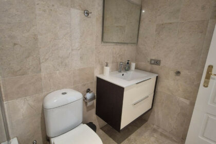 a8c05fa5bf11040d702e3a379500a35b - 10