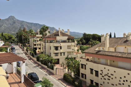 a8c05fa5bf11040d702e3a379500a35b - 14