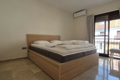 a8c05fa5bf11040d702e3a379500a35b - 8