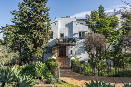 a9f7d13b898cceda4baca6e5d4c8b8bc - 35