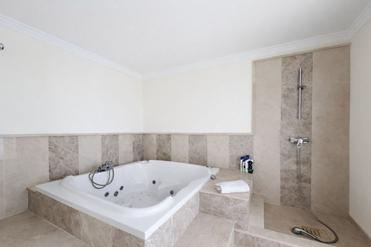 aa85bde226087a8c2556d8b10102ef3a - 19