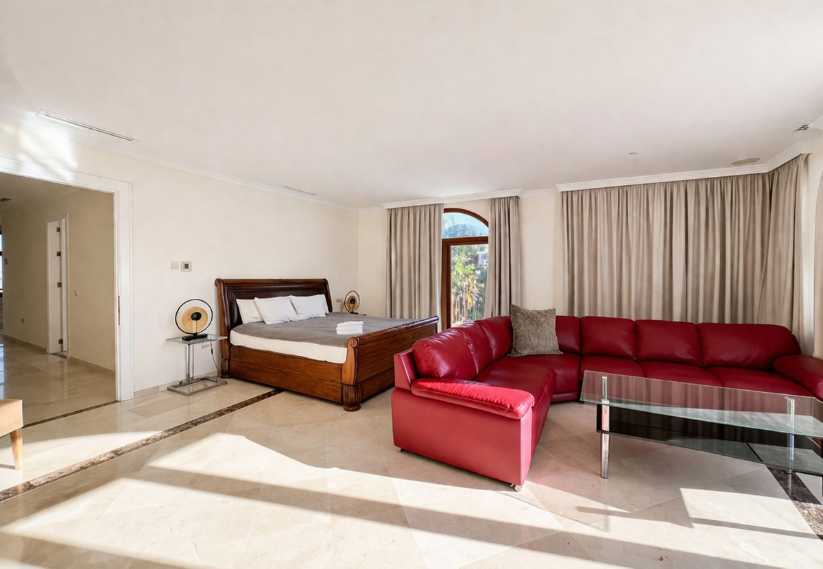 aa85bde226087a8c2556d8b10102ef3a - 9