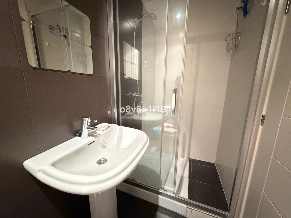 ac4b20bde2770cc7e5fd595e5256170c - 12