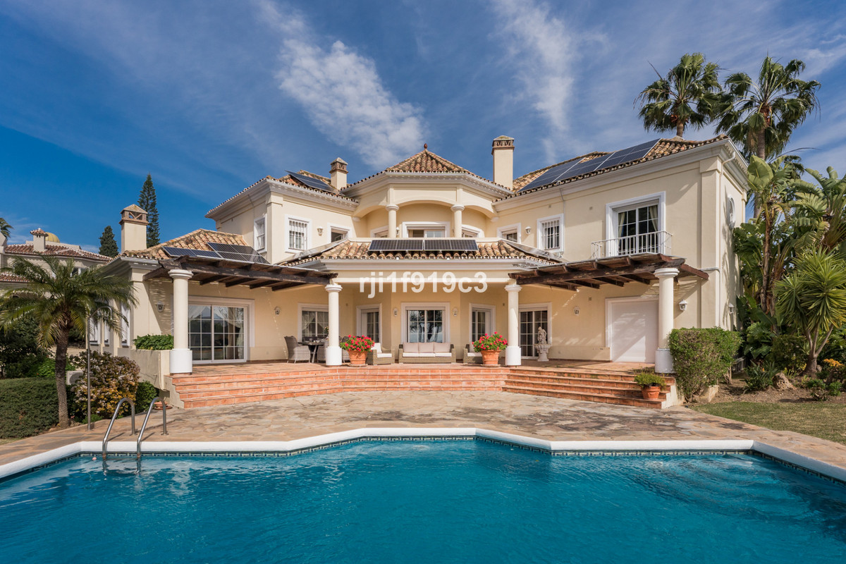 acccc151020e7c764eeb6e09dcacfb79 - 1