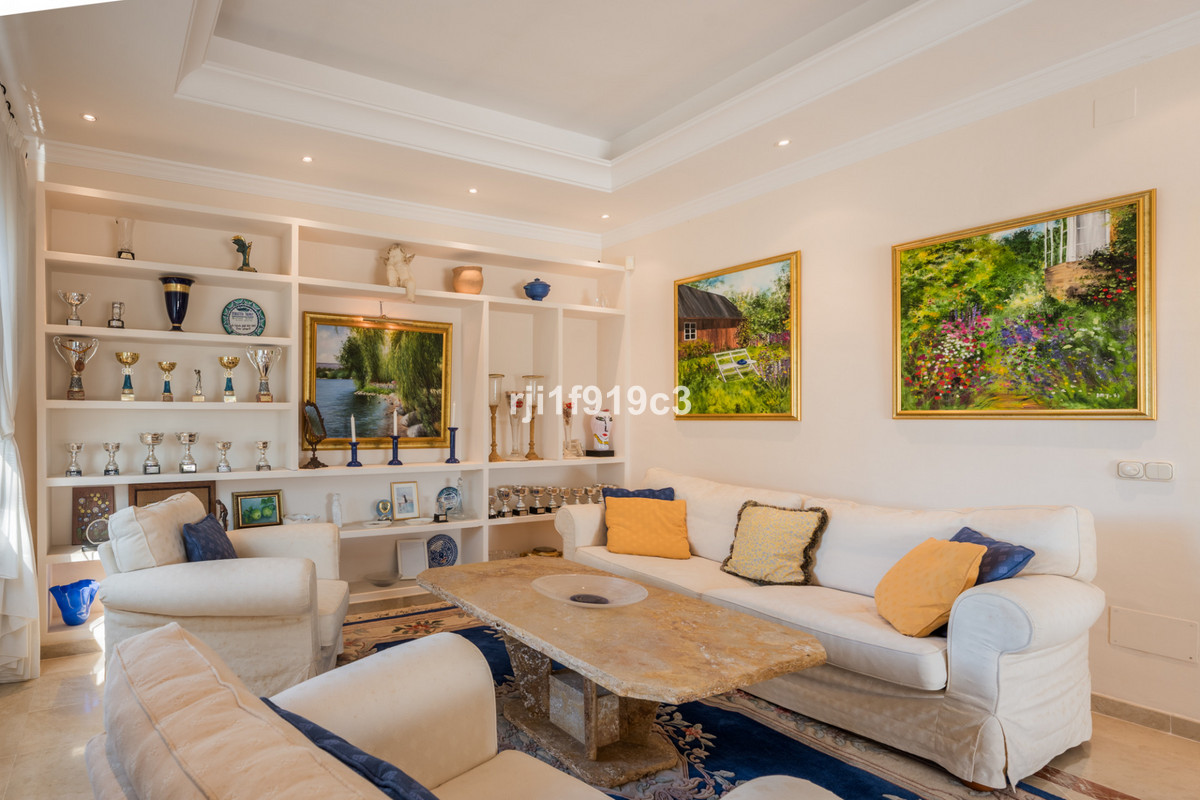 acccc151020e7c764eeb6e09dcacfb79 - 18