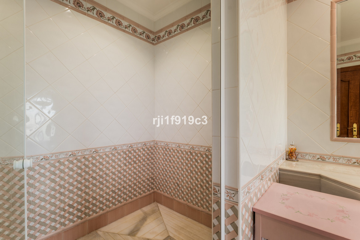 acccc151020e7c764eeb6e09dcacfb79 - 32