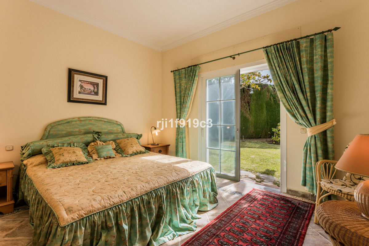 acccc151020e7c764eeb6e09dcacfb79 - 38