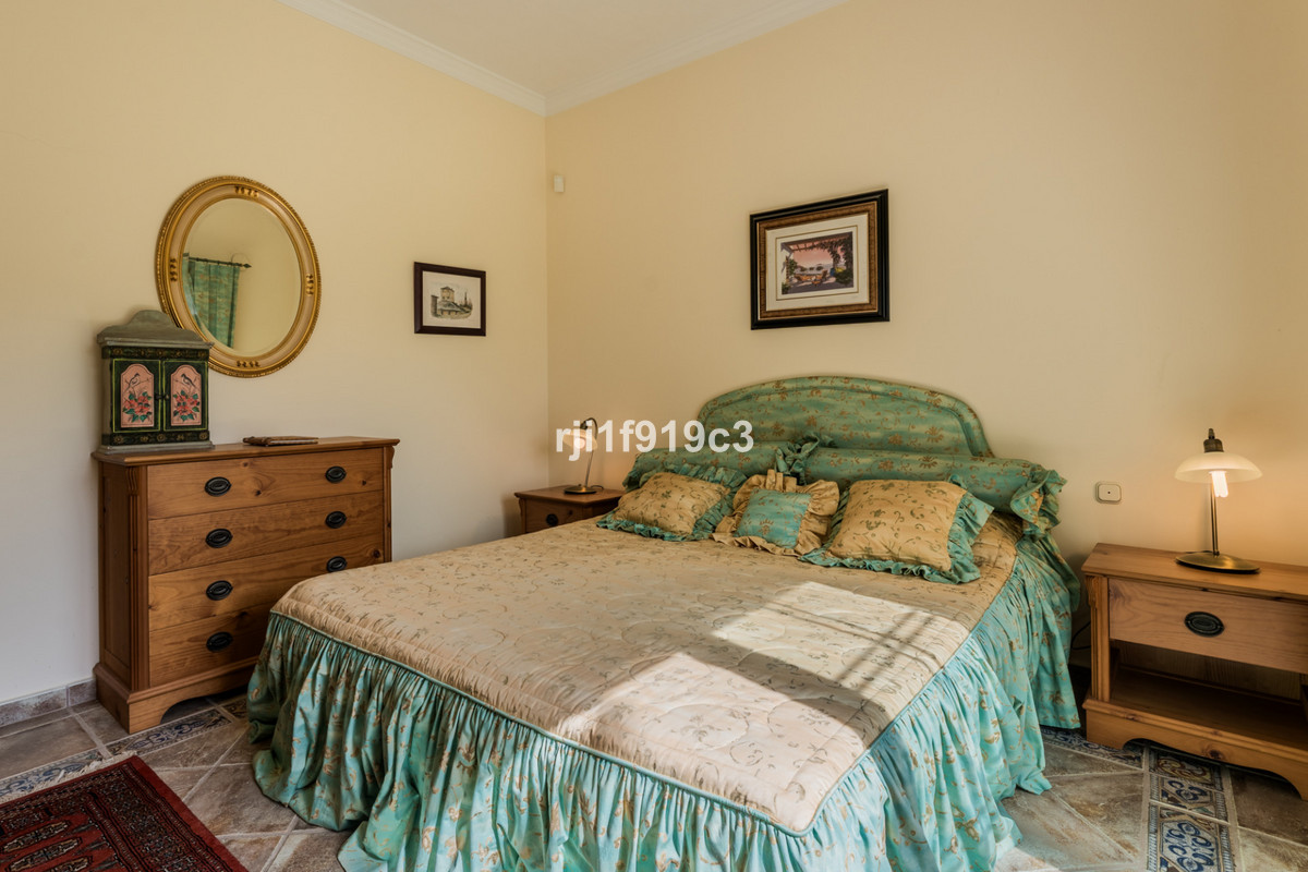 acccc151020e7c764eeb6e09dcacfb79 - 39