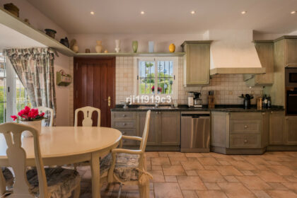 acccc151020e7c764eeb6e09dcacfb79 - 4