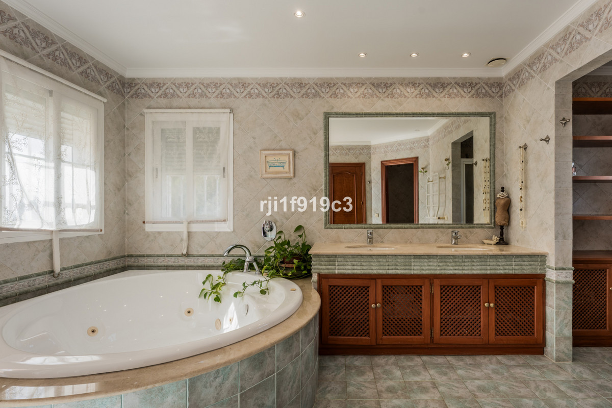 acccc151020e7c764eeb6e09dcacfb79 - 46