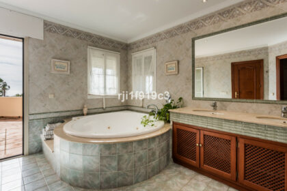 acccc151020e7c764eeb6e09dcacfb79 - 48