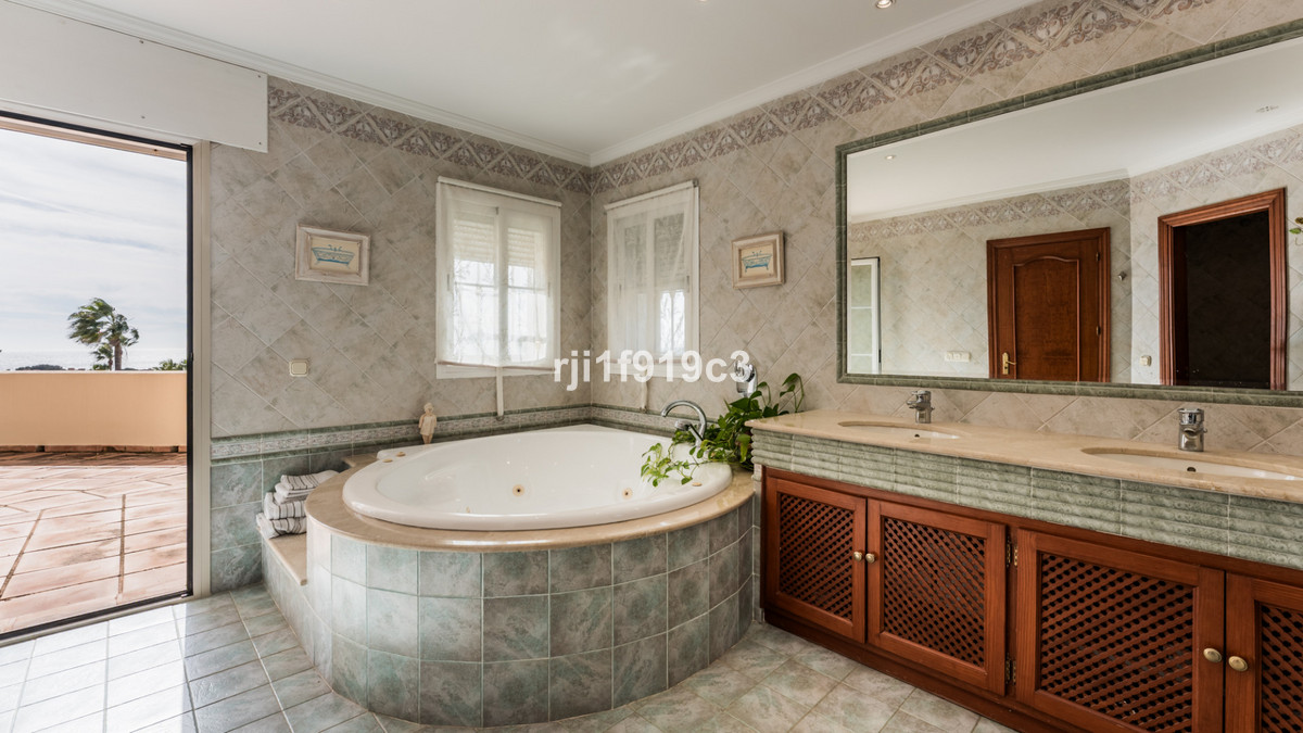 acccc151020e7c764eeb6e09dcacfb79 - 48