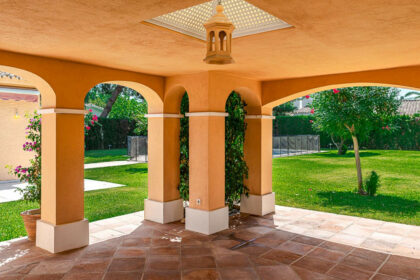 ada3c074ef1245528a1ab69bd8d90505 - 12