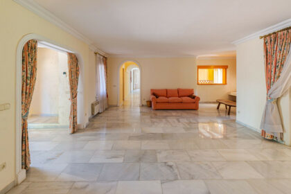 ada3c074ef1245528a1ab69bd8d90505 - 15