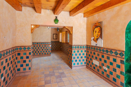 ada3c074ef1245528a1ab69bd8d90505 - 19