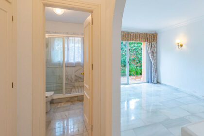 ada3c074ef1245528a1ab69bd8d90505 - 21