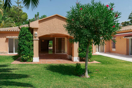 ada3c074ef1245528a1ab69bd8d90505 - 3