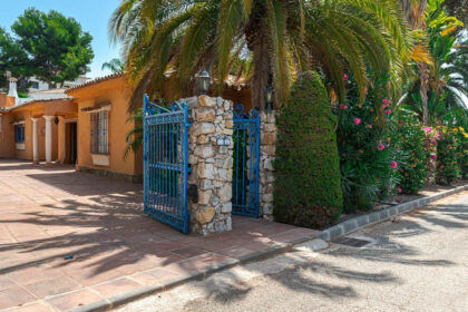 ada3c074ef1245528a1ab69bd8d90505 - 8