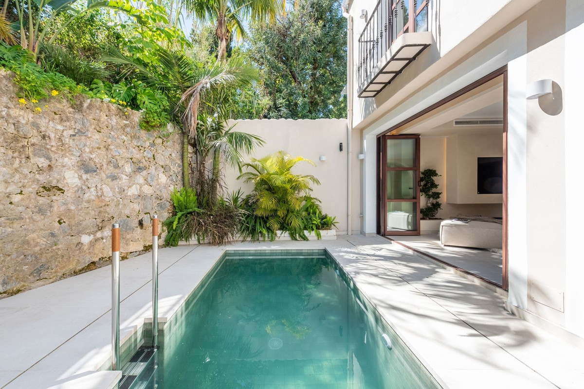 ade1cd28ddd08ad0ea52a8979a85e9e1 - 13