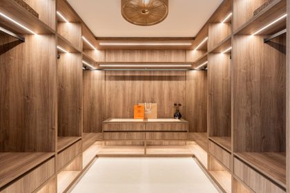 ade1cd28ddd08ad0ea52a8979a85e9e1 - 18