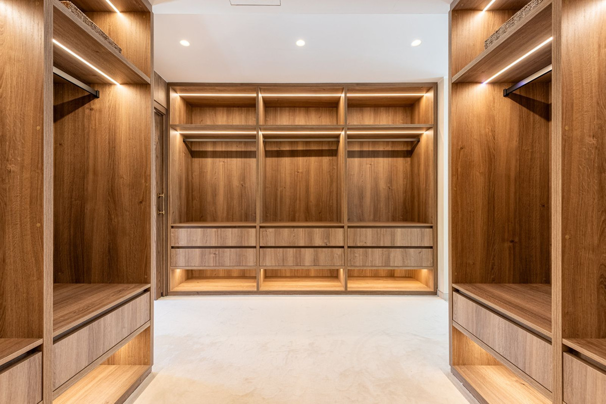 ade1cd28ddd08ad0ea52a8979a85e9e1 - 19