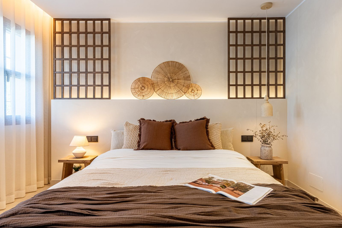 ade1cd28ddd08ad0ea52a8979a85e9e1 - 24