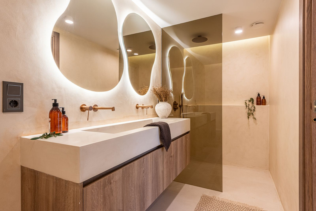 ade1cd28ddd08ad0ea52a8979a85e9e1 - 26