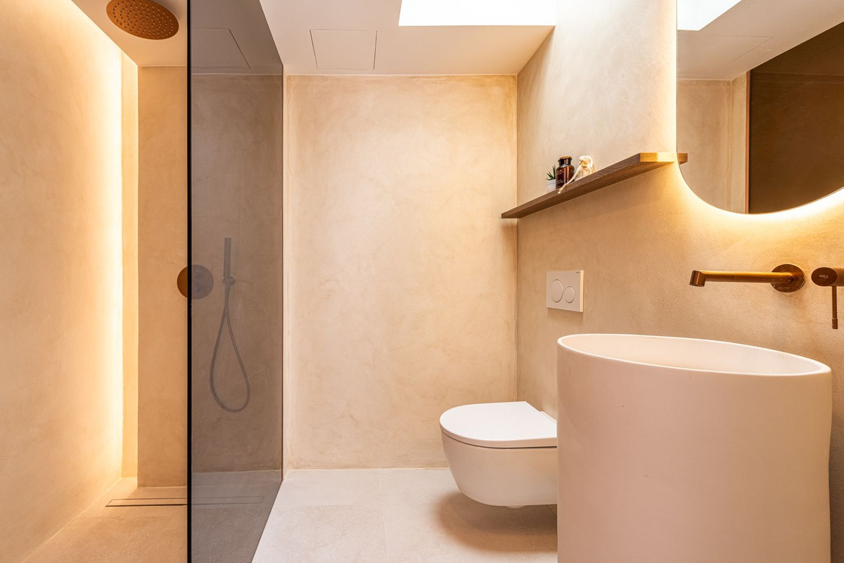 ade1cd28ddd08ad0ea52a8979a85e9e1 - 32