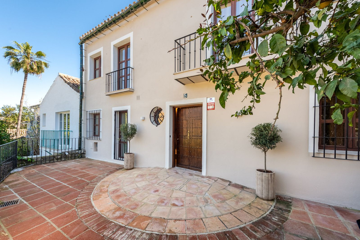 ade1cd28ddd08ad0ea52a8979a85e9e1 - 40