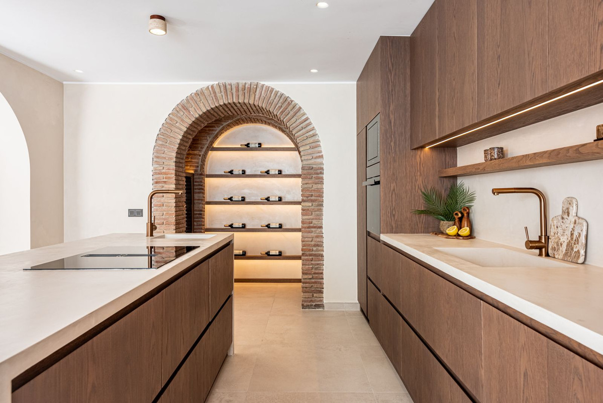 ade1cd28ddd08ad0ea52a8979a85e9e1 - 6