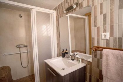 ae025eea2c6c81783350acaa7392eb77 - 26