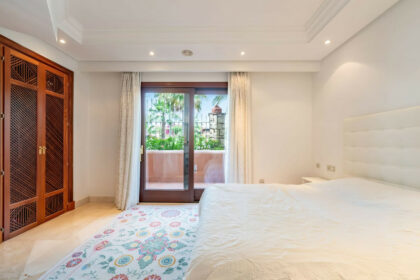 ae8c2db6572f04be926ba9534ef01422 - 12