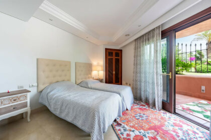 ae8c2db6572f04be926ba9534ef01422 - 13