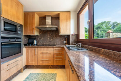 ae8c2db6572f04be926ba9534ef01422 - 9