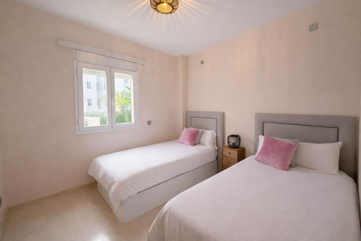 af344873e4422591af18e774b196a4d7 - 24