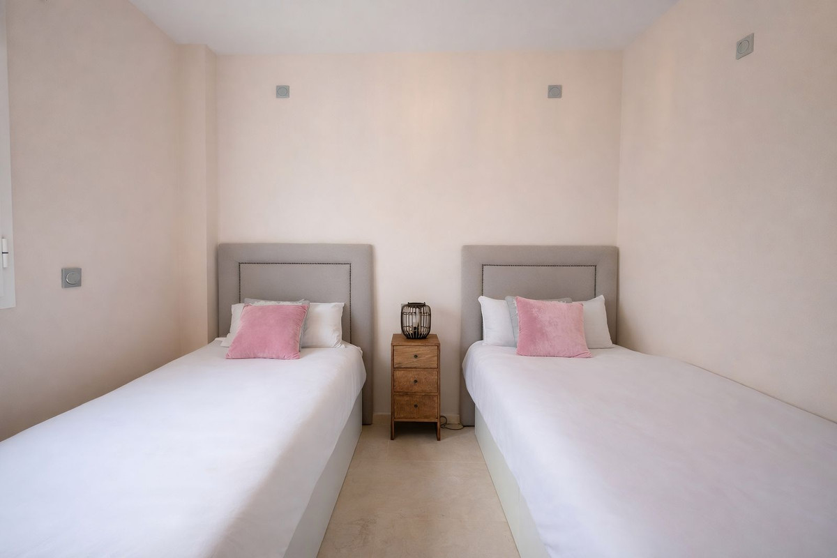 af344873e4422591af18e774b196a4d7 - 25