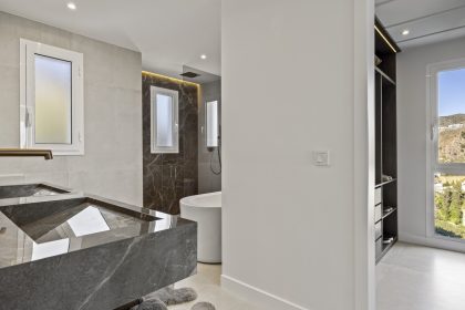 af6f4b561831d1131bc715c848aef134 - 32