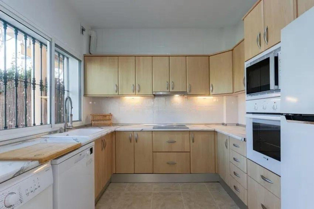 b1ac71b39cfcbbf4dc64252f6505dc14 - 21