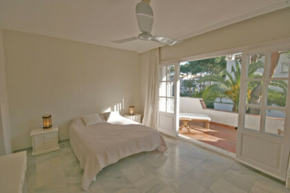 b256dae375c6249ec769ee77615fbc6e - 12