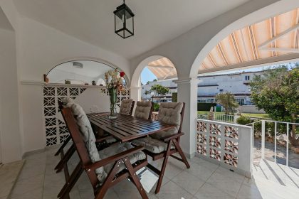 b25d8c5e55e14b5ba567f6c77cc7efa3 - 12