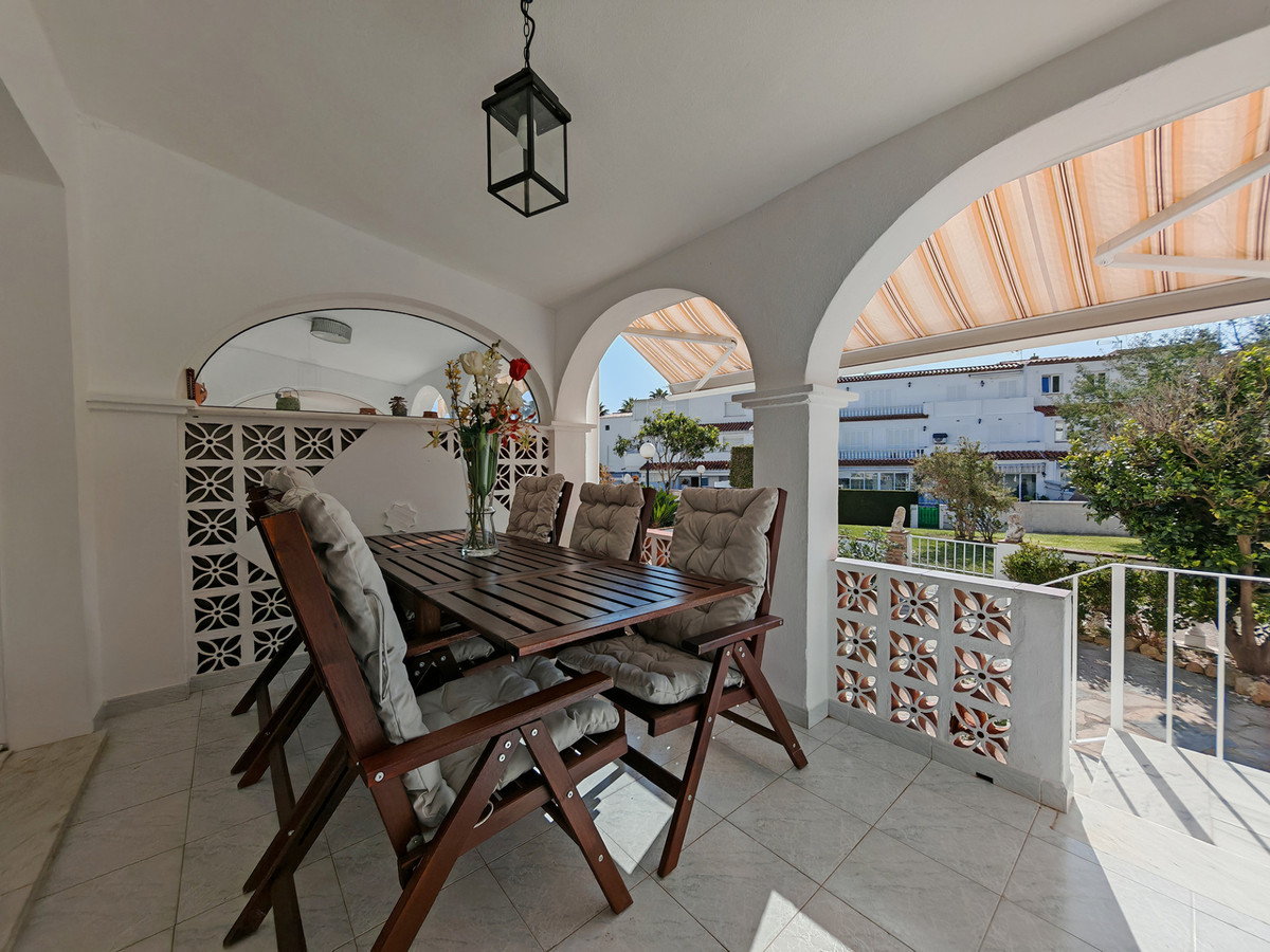 b25d8c5e55e14b5ba567f6c77cc7efa3 - 12